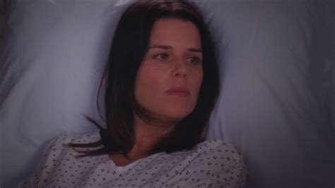 Anatomy of a Nude Scene: Neve Campbell Wastes No Time。